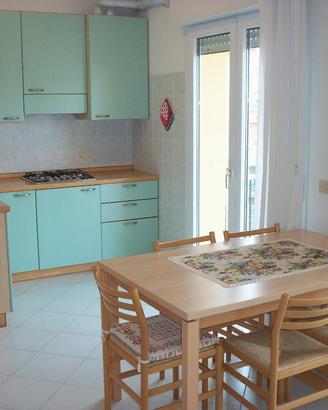 22-29 AGOSTO/50m da mare/bilocale/4-5 letti/p.auto