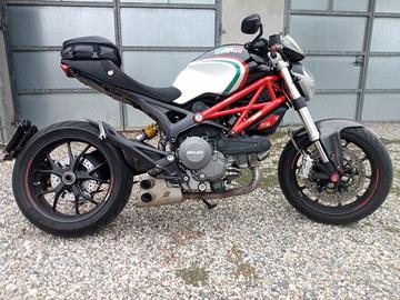 Ducati moster 796
