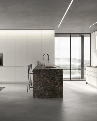 Cucina Angolo Penisola con Tavolo Snack + 2 Colonn