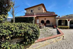 Villa di 579 m² con più di 5 locali e box auto dop