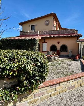 Villa di 579 m² con più di 5 locali e box auto dop