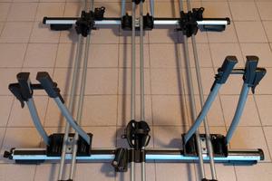 PORTABICI CON BARRE DA TETTO THULE