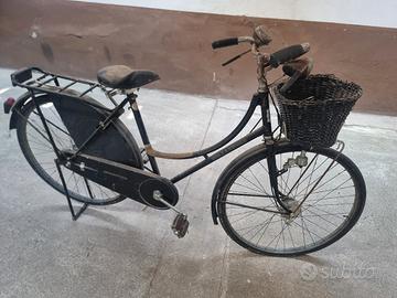 Bicicletta olandese vintage da restaurare