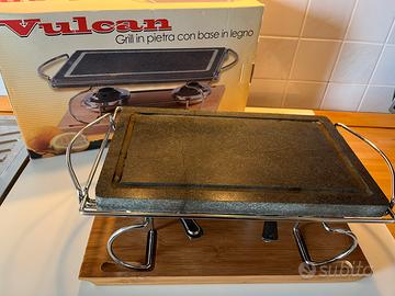 Grill in pietra ollare con supporto in legno