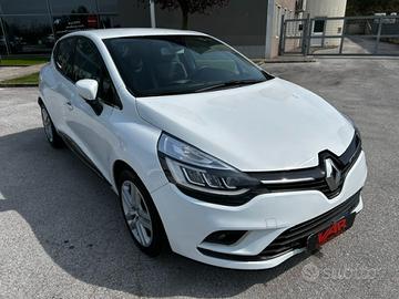 RENAULT Clio 900 TCe 12V 90CV "NEOPATENTATI-STUP