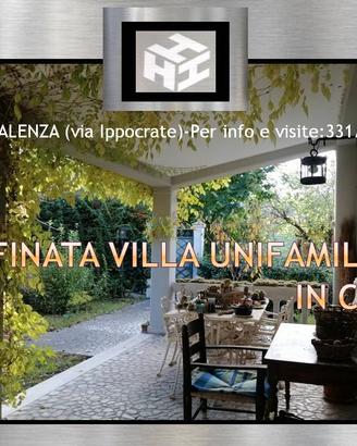 Raffinata villa cl.a2 in via ippocrate (valenza)