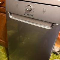 Piccola lavastoviglie da esterno