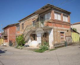 CASA INDIPENDENTE A TARANO