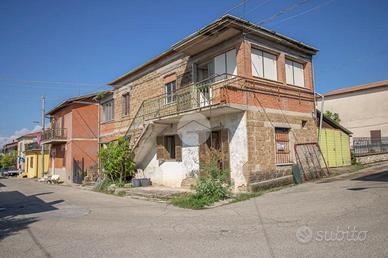 CASA INDIPENDENTE A TARANO