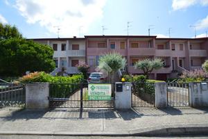 VILLA A SCHIERA A TORRE DI MOSTO