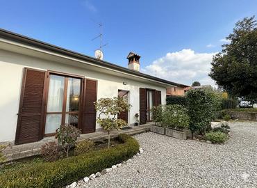 PORZIONE DI BIFAMILIARE A AROSIO