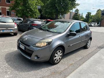 macchina in buone condizioni 