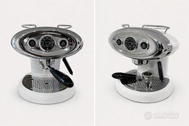 Macchina del caffe illy x7.1