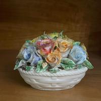 Composizione floreale fatta e dipinta a mano