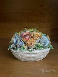 Composizione floreale fatta e dipinta a mano