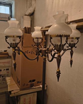 lampada da terra stile classico