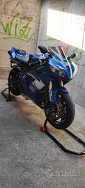 Yamaha R1 