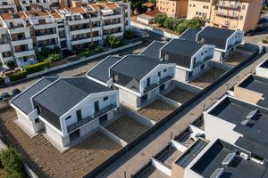 PORZIONE DI BIFAMILIARE A ROMA