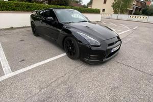 Nissan gtr