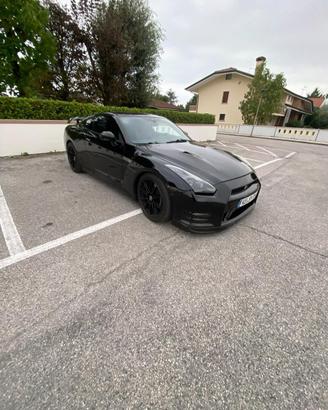 Nissan gtr