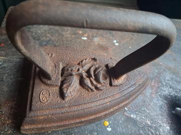 ferro da stiro vintage decorato 