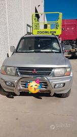 Macchina modello jeep