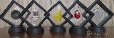Diversi oggetti da collezione 
