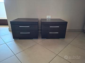 Coppia di comodini in legno
