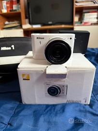 Fotocamera digitale Nikon 1 J1 + Obiettivo 10-30mm