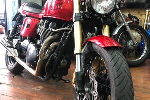 Triumph thruxton