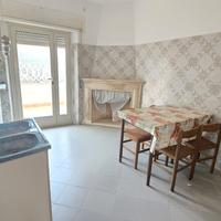 Comodo tre locali al piano terra