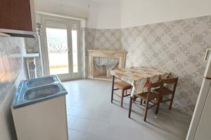 Comodo tre locali al piano terra