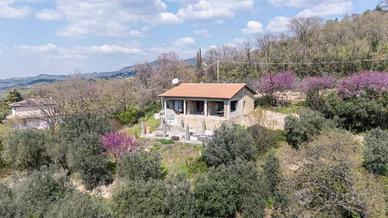 Rustico / Casale di 213 m² con più di 5 locali a C