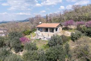 Rustico / Casale di 213 m² con più di 5 locali a C