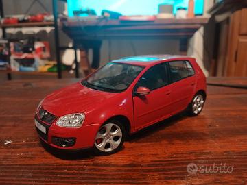 Modellino 1/24 Volkswagen Golf V