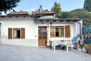 Soluzione indipendente con due unità e cortile pri