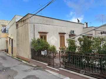 CASA SEMINDIPENDENTE A ALEZIO