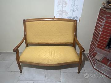 divanetto antico classico(non spedisco)