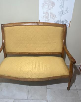 divanetto antico classico(non spedisco)