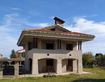 Appartamento di 298 m² con più di 5 locali e box a