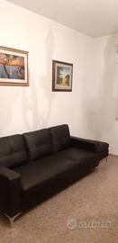 Divano in ecopelle nero