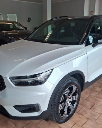 Volvo XC40 2.0 d3 R-design awd*TAGLIANDI CERTIFICA