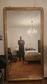 Antica specchiera con cornice in legno