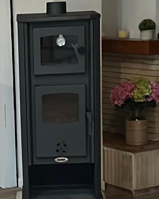 Stufa a legna con forno