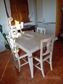 TAVOLO IN LEGNO CON SET 4 SEDIE