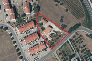 Edificio con lotto di terreno 2100 metri cubi