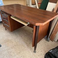 scrivania in legno