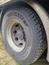 Pneumatici tubeless 285/70 r 19.5
