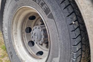Pneumatici tubeless 285/70 r 19.5