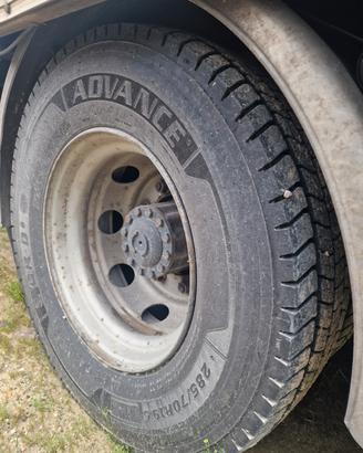 Pneumatici tubeless 285/70 r 19.5